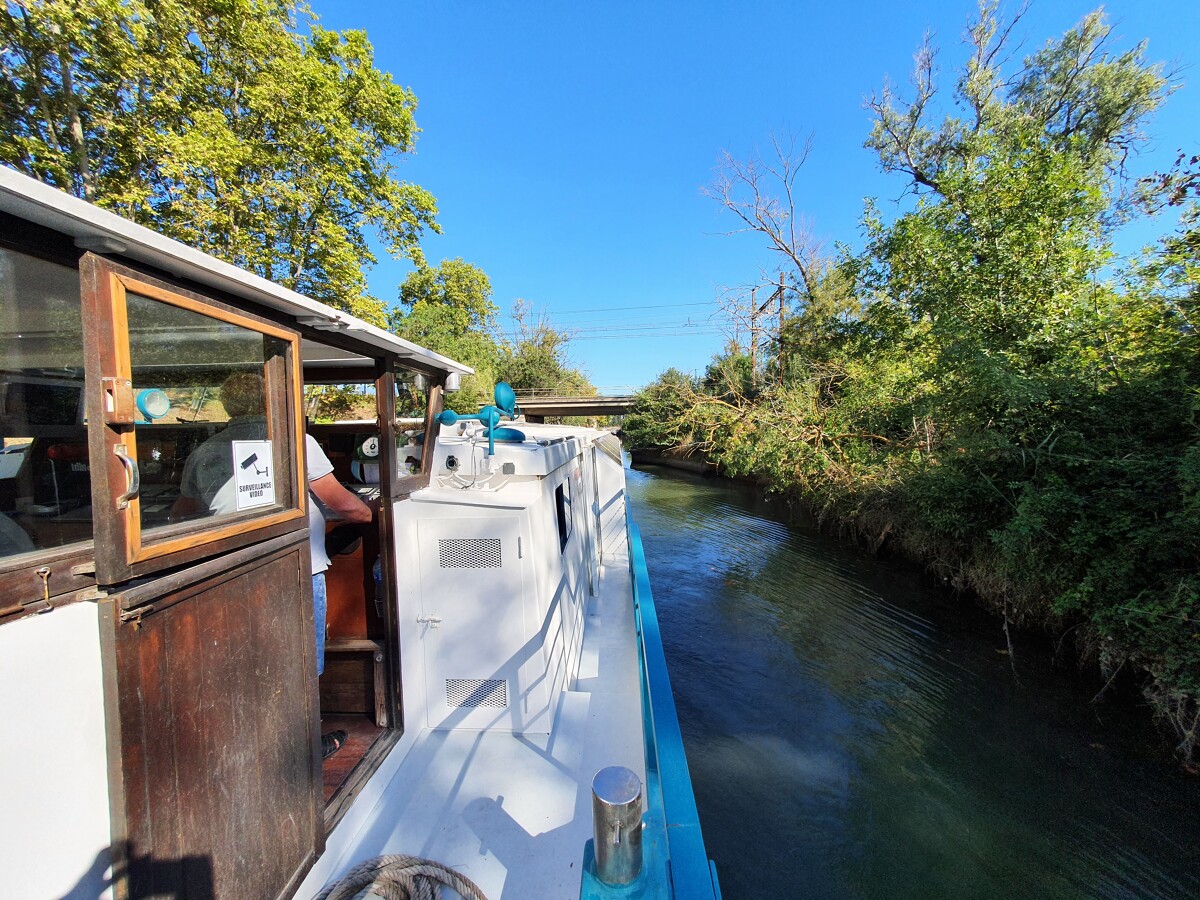 Balade en bateau sur le canal du Midi - © Office de Tourisme Archipel de Thau